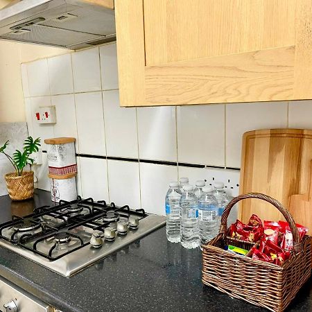 3Br Central London Close Station Exteriör bild