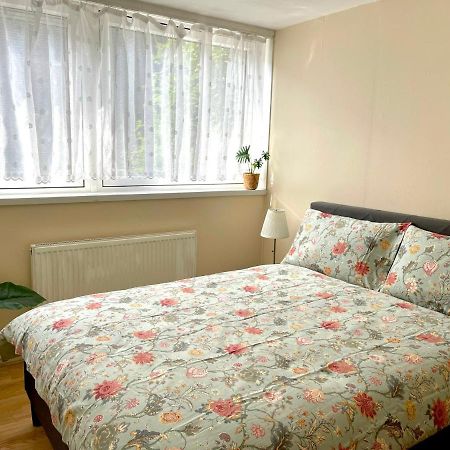 3Br Central London Close Station Exteriör bild