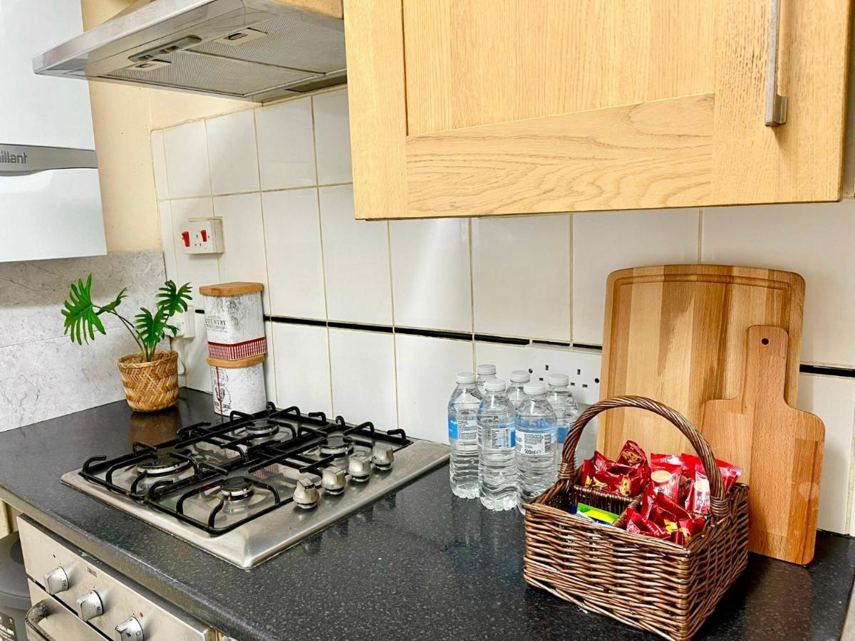 3Br Central London Close Station Exteriör bild