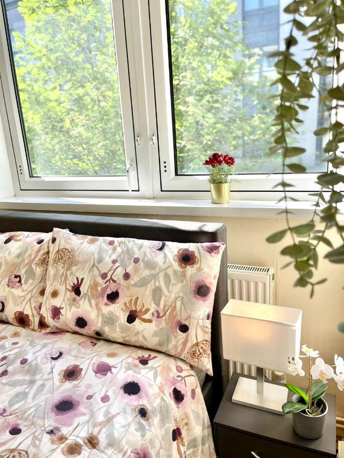 3Br Central London Close Station Exteriör bild