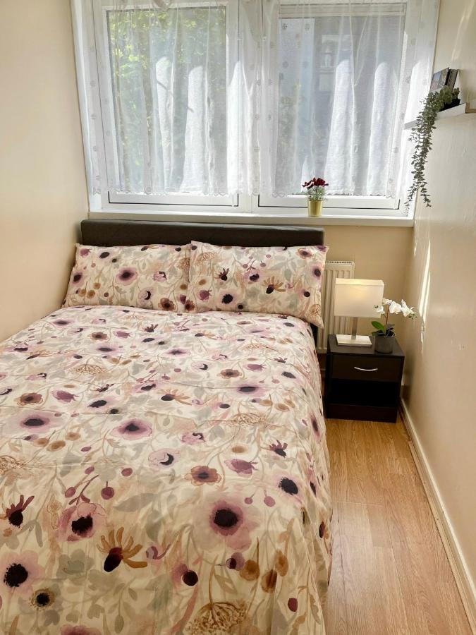 3Br Central London Close Station Exteriör bild