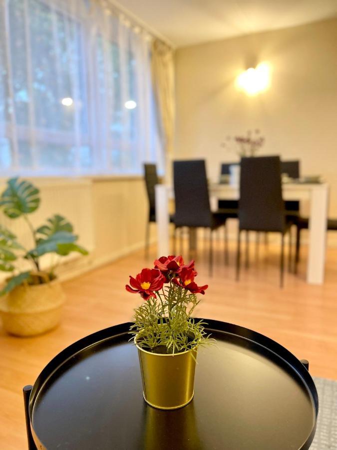 3Br Central London Close Station Exteriör bild