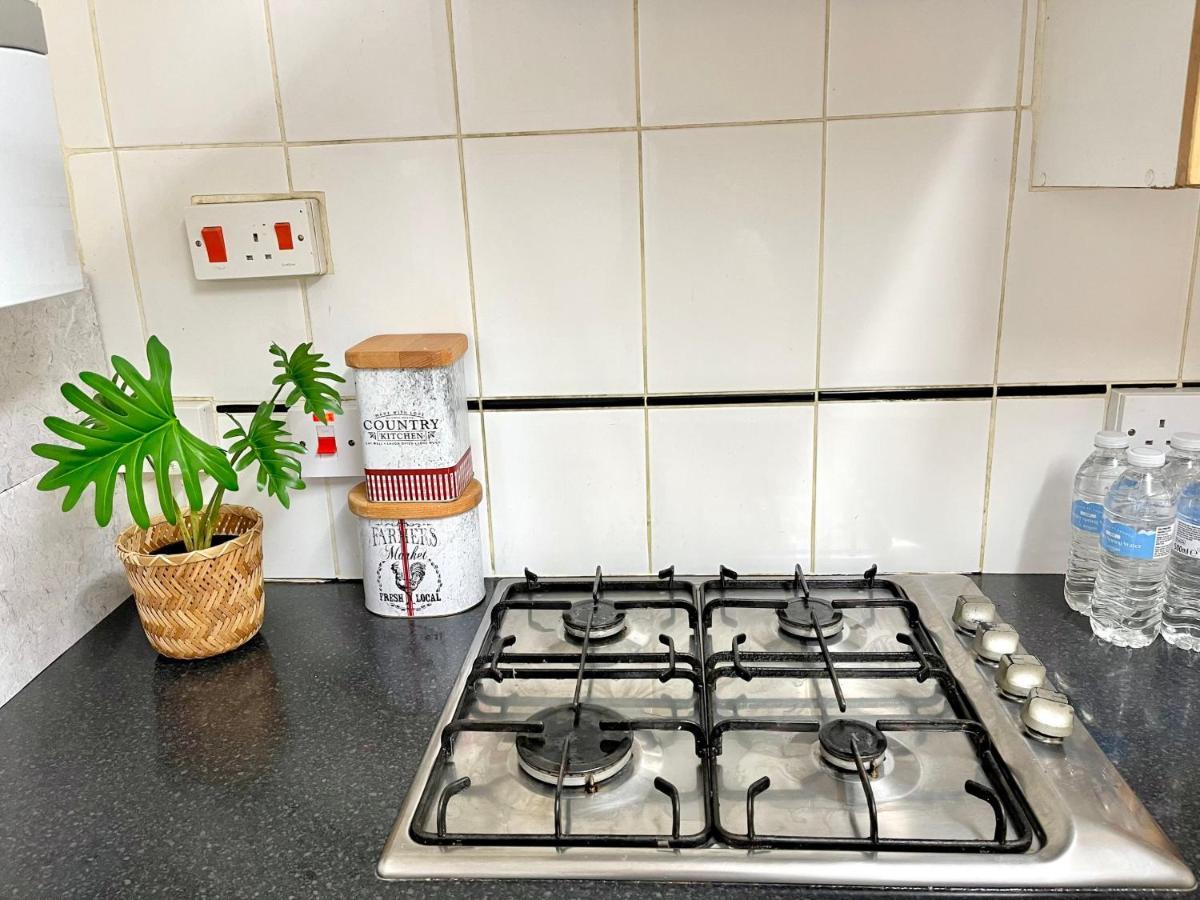 3Br Central London Close Station Exteriör bild