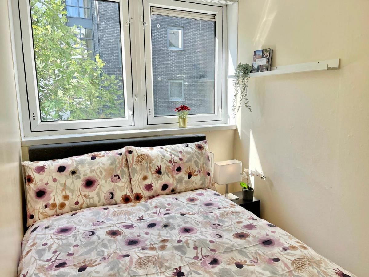 3Br Central London Close Station Exteriör bild